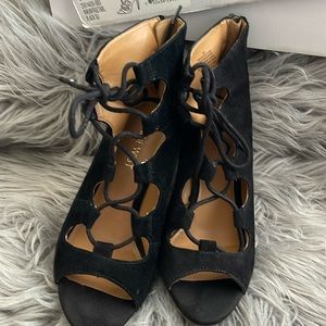 Nine West black heels size 6